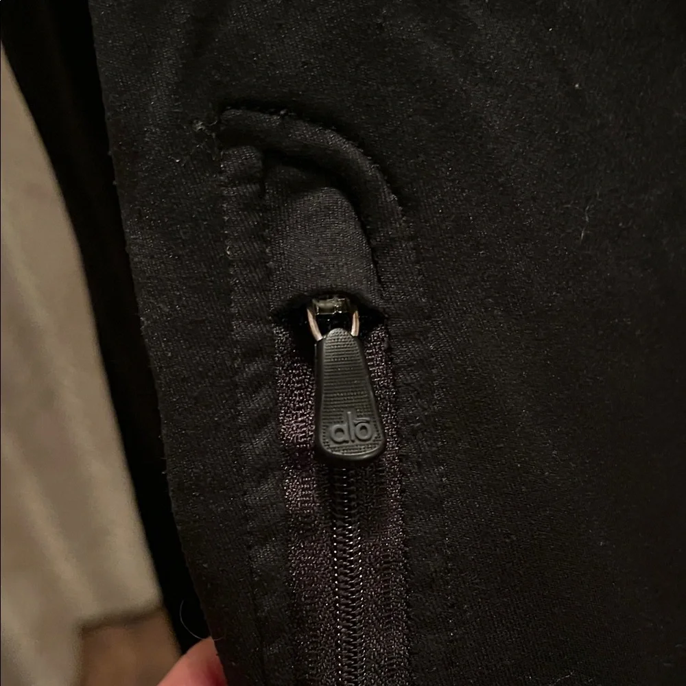 ALO Yoga Black Hoodie - Picture 9 of 9